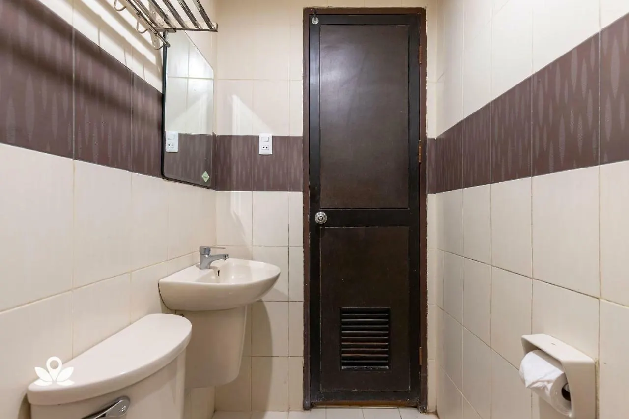 Orchard Hotel Davao 2*,